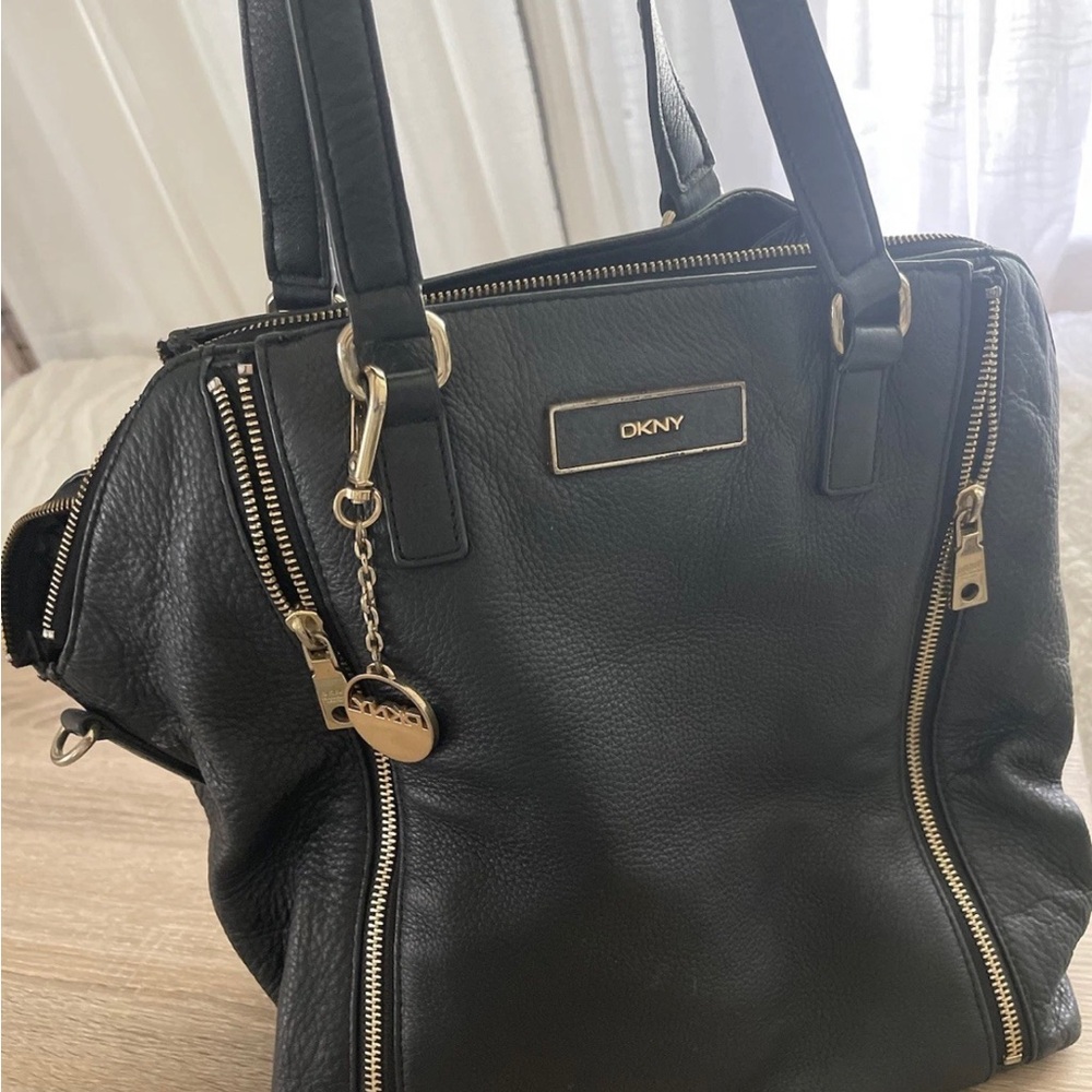 Women’s DKNY Black & Gold Spacious Leather Purse